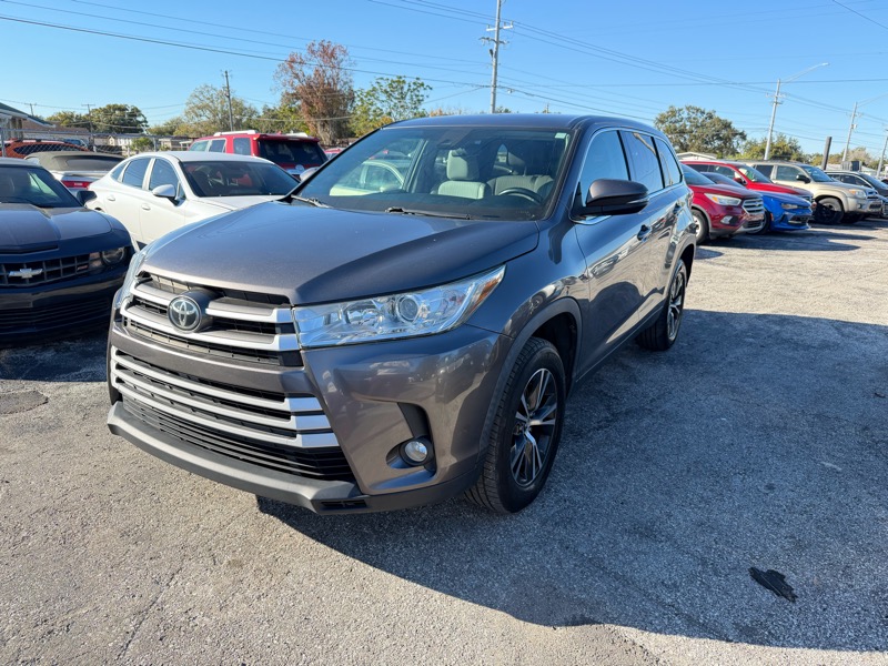 Toyota Highlander LE Plus FWD V6 2019