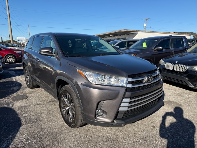 Toyota Highlander LE Plus FWD V6 2019