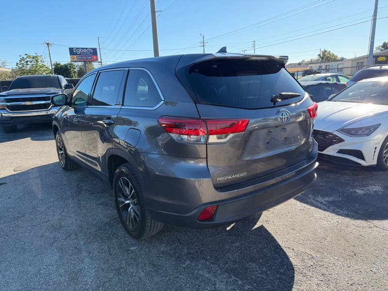 Toyota Highlander LE Plus FWD V6 2019