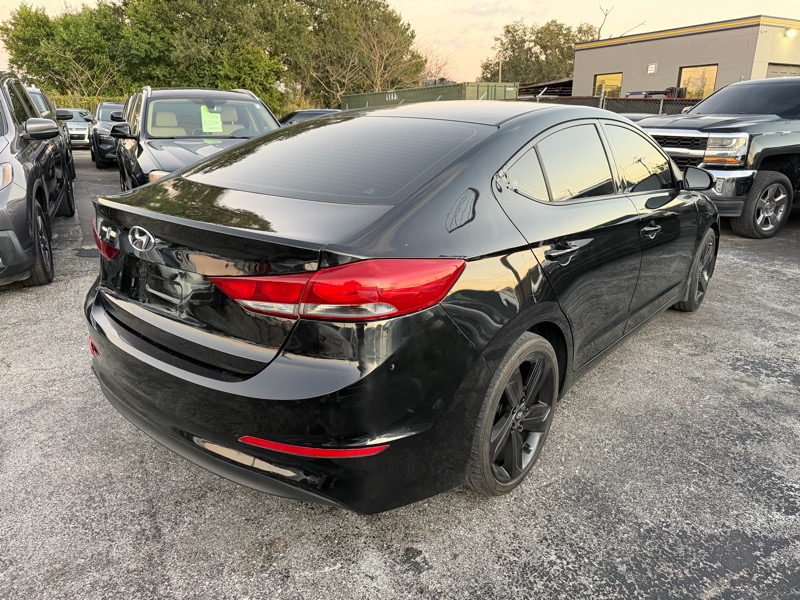 Hyundai Elantra SE 6AT 2018