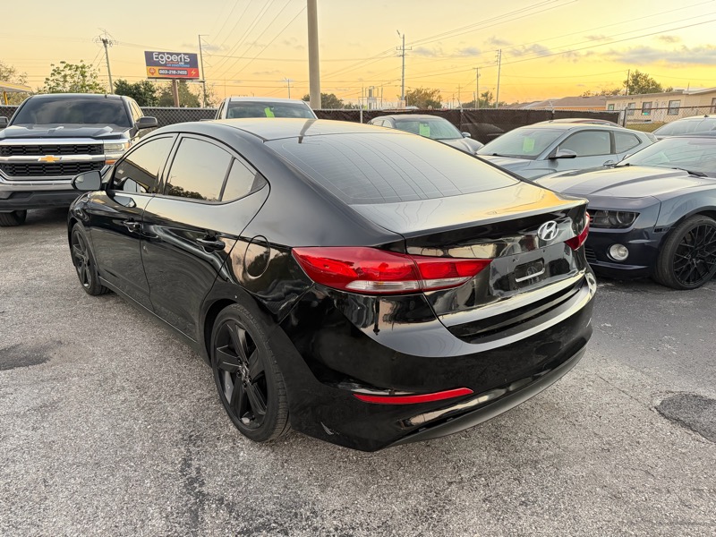 Hyundai Elantra SE 6AT 2018