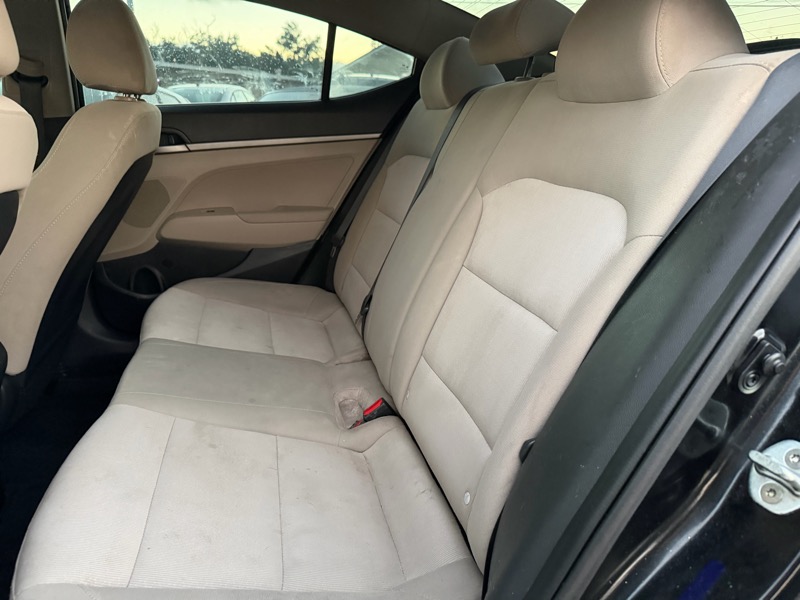 Hyundai Elantra SE 6AT 2018