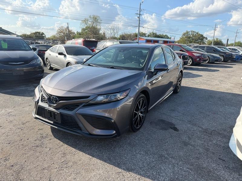 Toyota Camry SE 2021