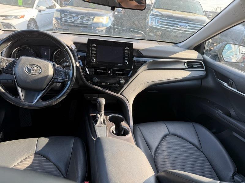 Toyota Camry SE 2021