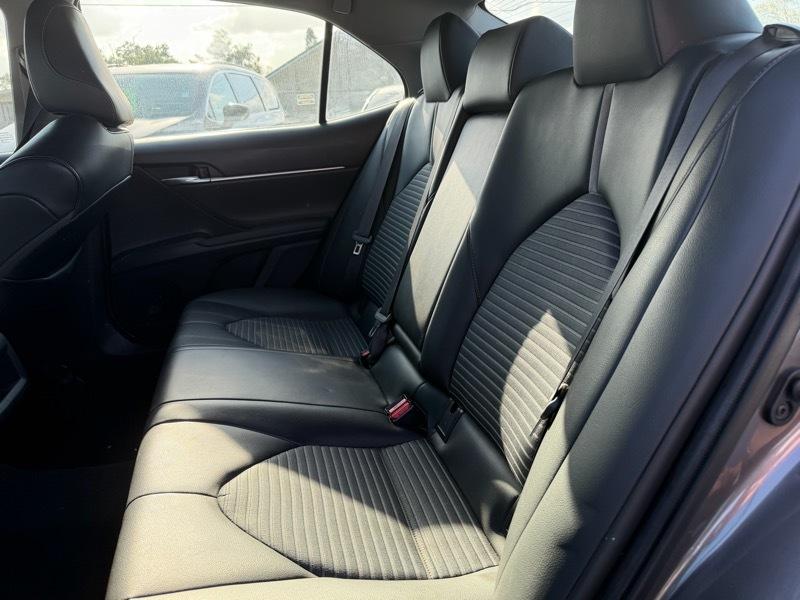 Toyota Camry SE 2021