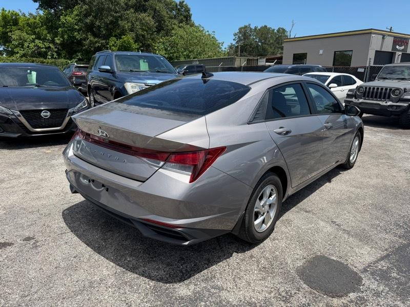 Hyundai Elantra SE 2022