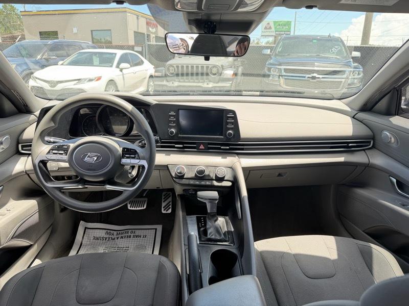 Hyundai Elantra SE 2022