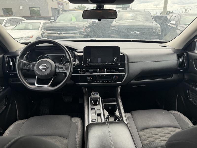 Nissan Pathfinder S 2022