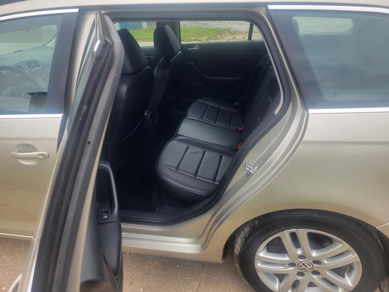 Volkswagen Jetta SportWagen TDI 2013