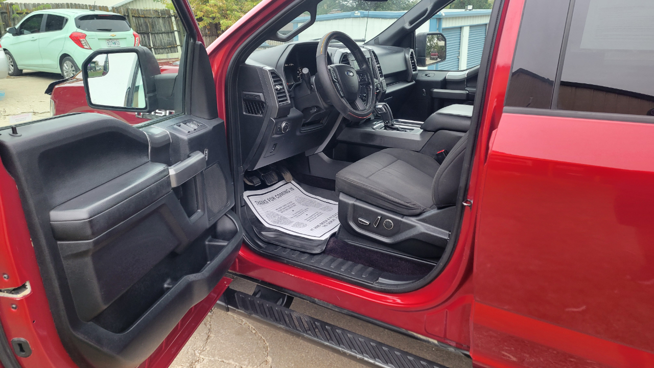 Ford F-150 SuperCrew Crew Cab 139" XLT 4WD 2017 Ford F-150 SuperCrew Crew Cab 139" XLT 4WD 2017