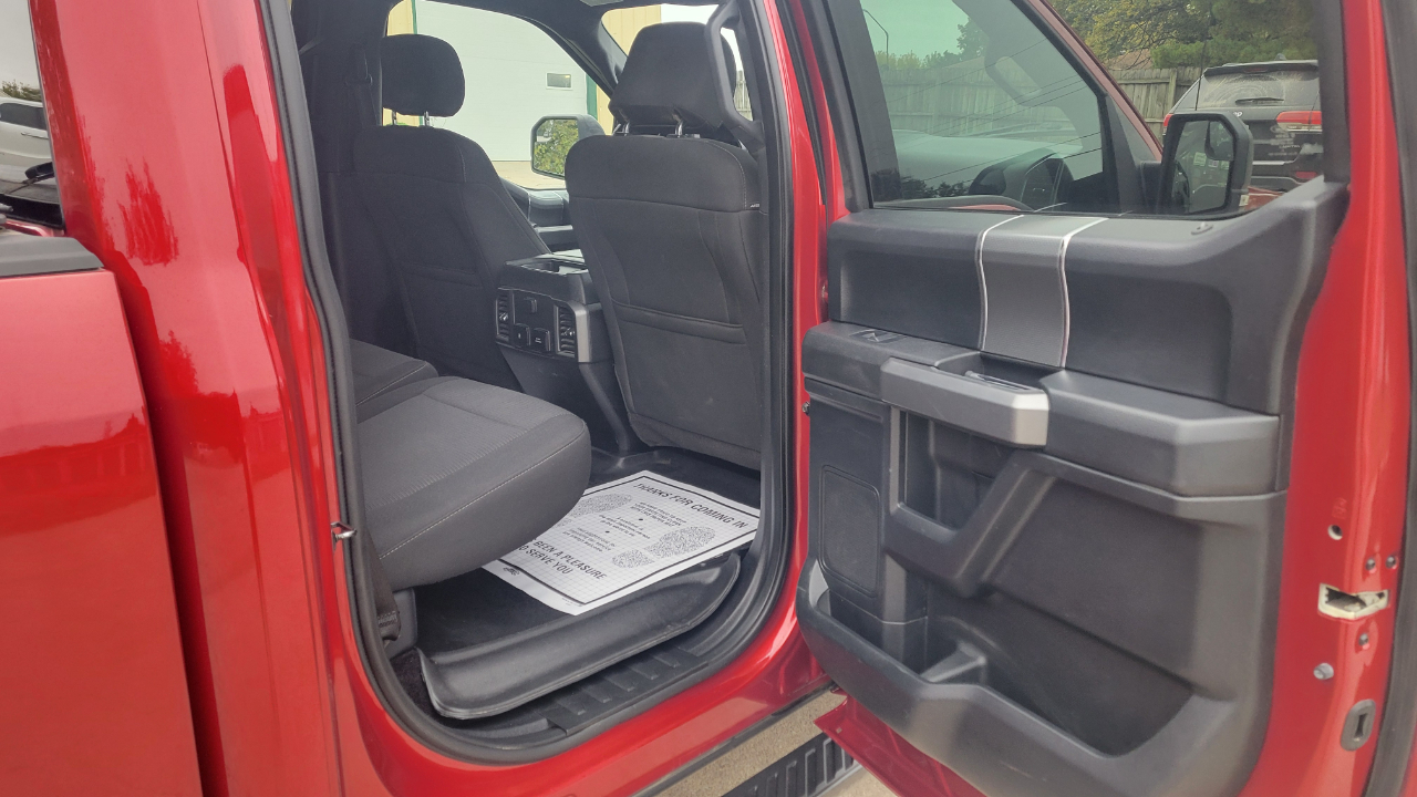 Ford F-150 SuperCrew Crew Cab 139" XLT 4WD 2017 Ford F-150 SuperCrew Crew Cab 139" XLT 4WD 2017