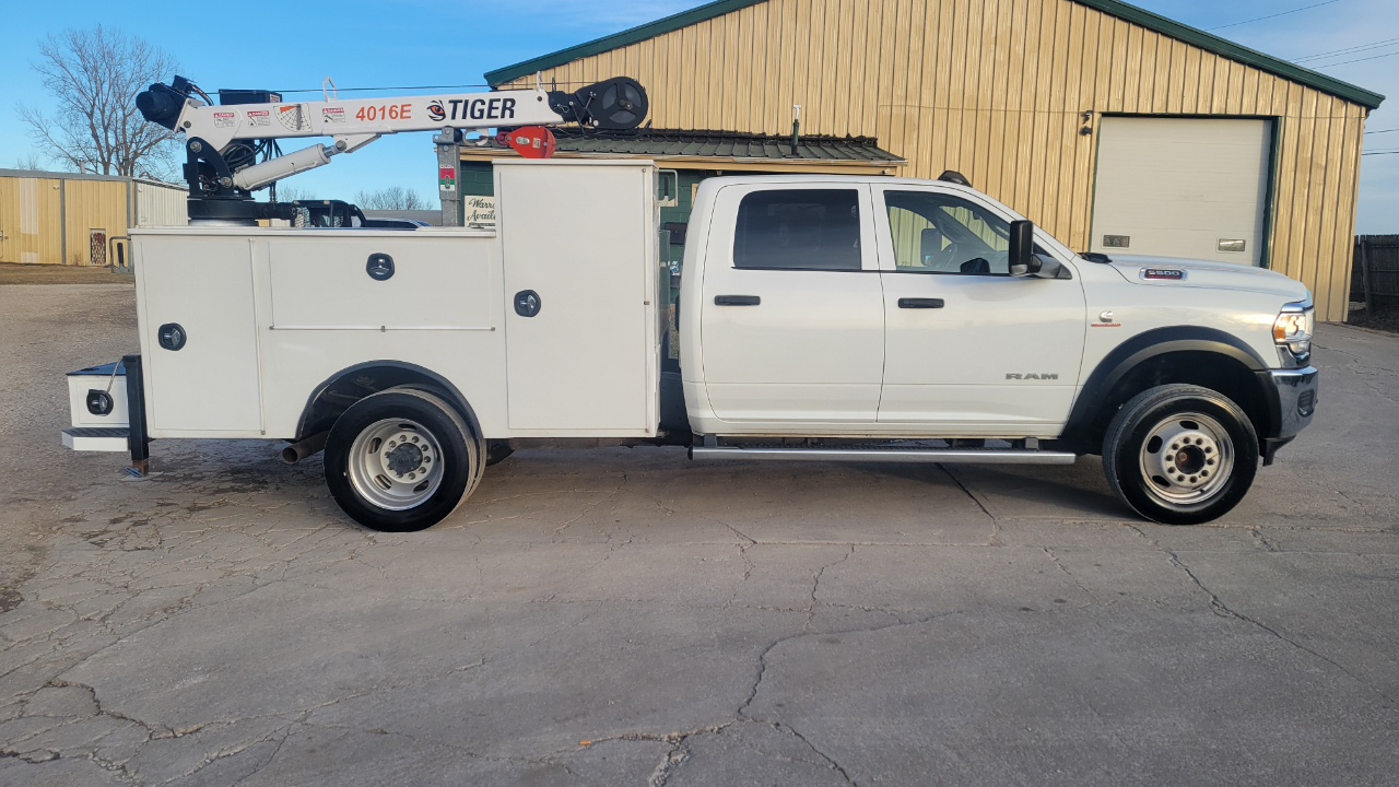 RAM 5500 Chassis Cab Tradesman 4x4 Crew Cab 84" CA 197.4" WB 2022