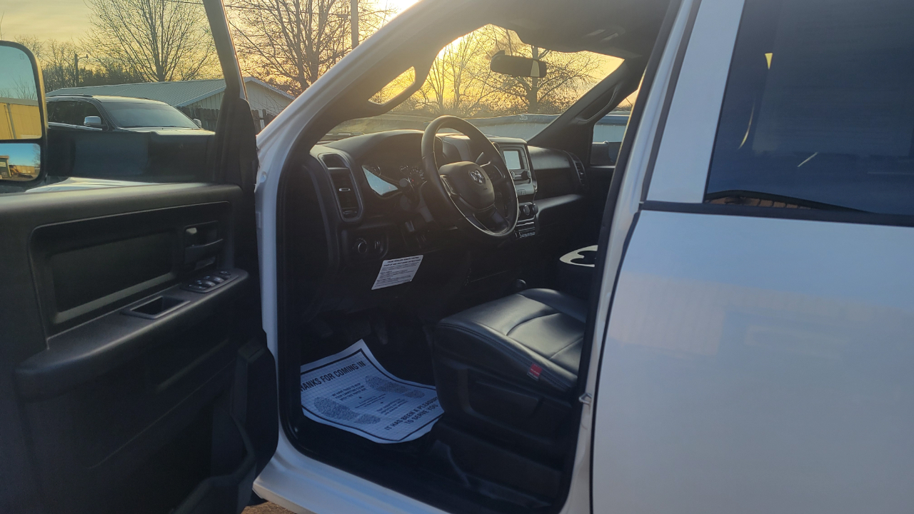 RAM 5500 Chassis Cab Tradesman 4x4 Crew Cab 84" CA 197.4" WB 2022