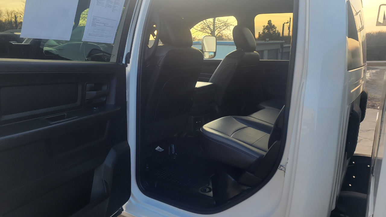 RAM 5500 Chassis Cab Tradesman 4x4 Crew Cab 84" CA 197.4" WB 2022