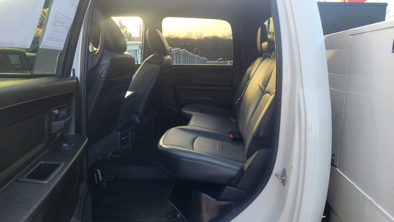 RAM 5500 Chassis Cab Tradesman 4x4 Crew Cab 84" CA 197.4" WB 2022