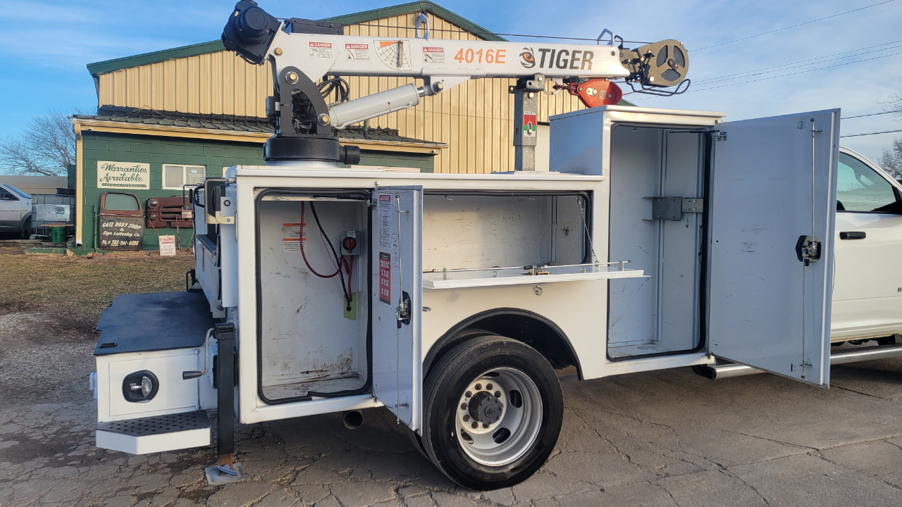 RAM 5500 Chassis Cab Tradesman 4x4 Crew Cab 84" CA 197.4" WB 2022