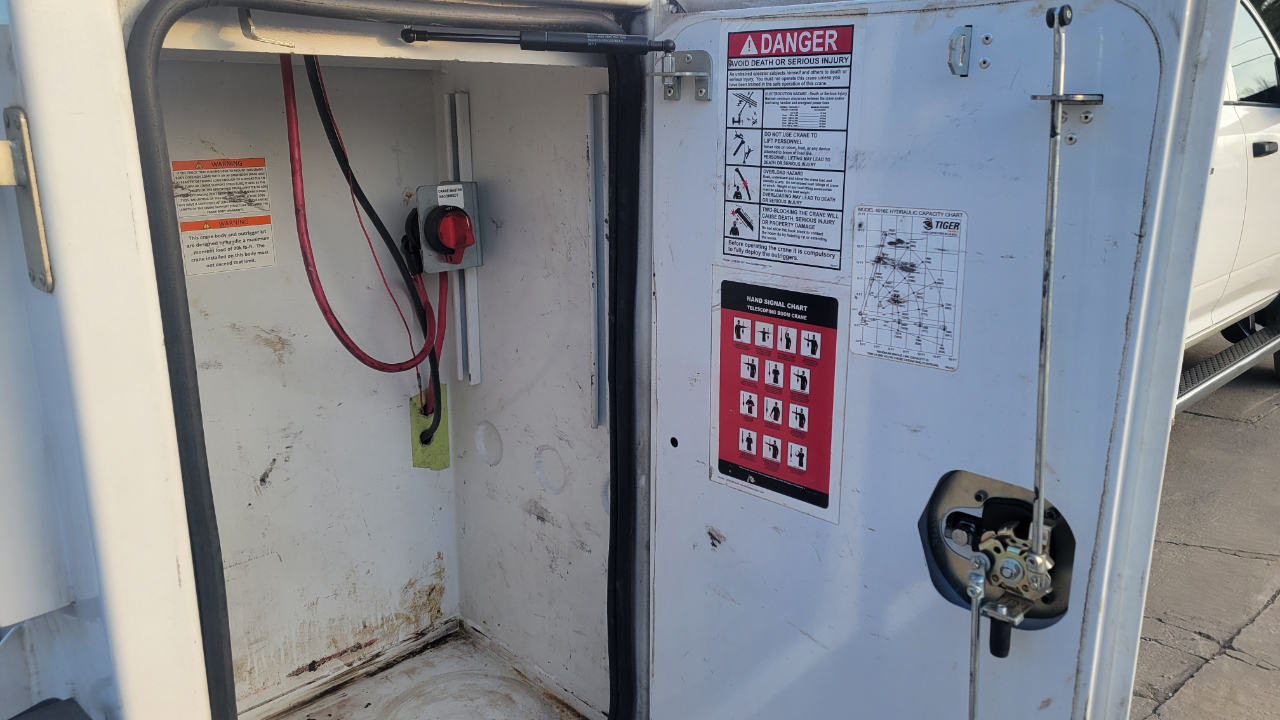 RAM 5500 Chassis Cab Tradesman 4x4 Crew Cab 84" CA 197.4" WB 2022