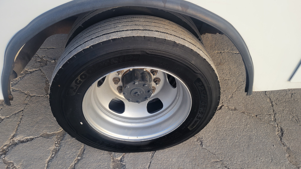 RAM 5500 Chassis Cab Tradesman 4x4 Crew Cab 84" CA 197.4" WB 2022