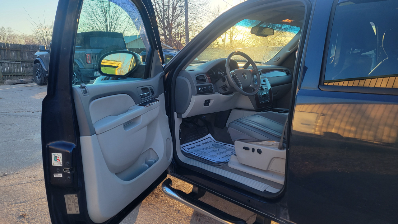 Chevrolet Silverado 1500 LTZ Crew Cab 4WD 2012