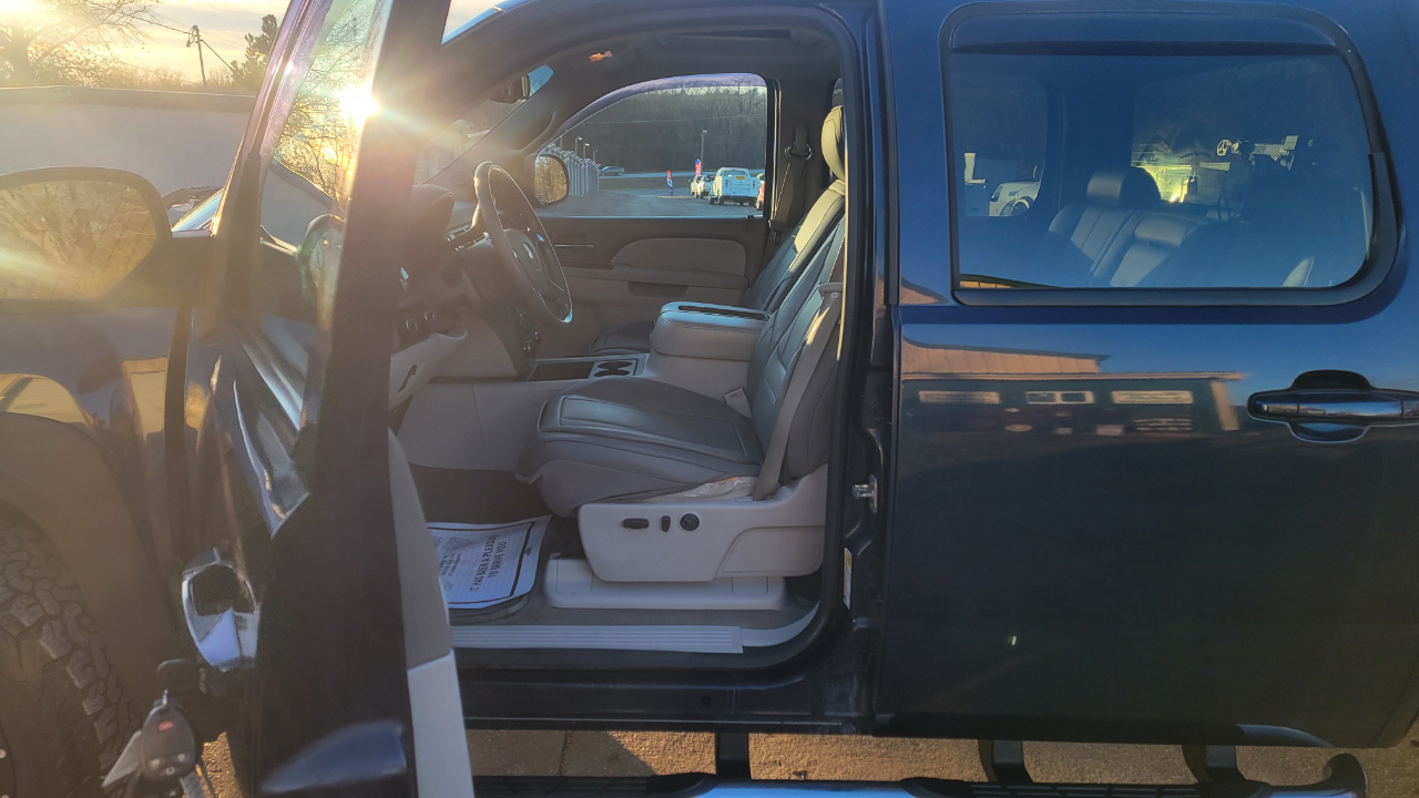 Chevrolet Silverado 1500 LTZ Crew Cab 4WD 2012