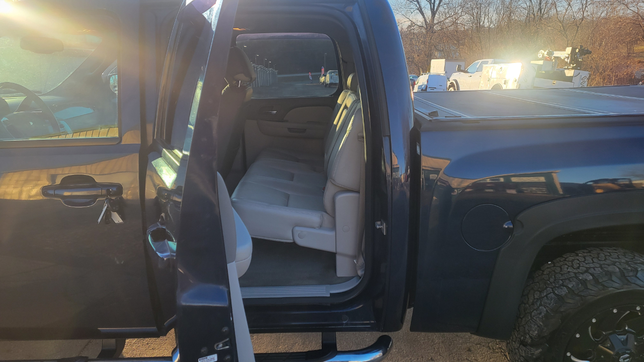 Chevrolet Silverado 1500 LTZ Crew Cab 4WD 2012