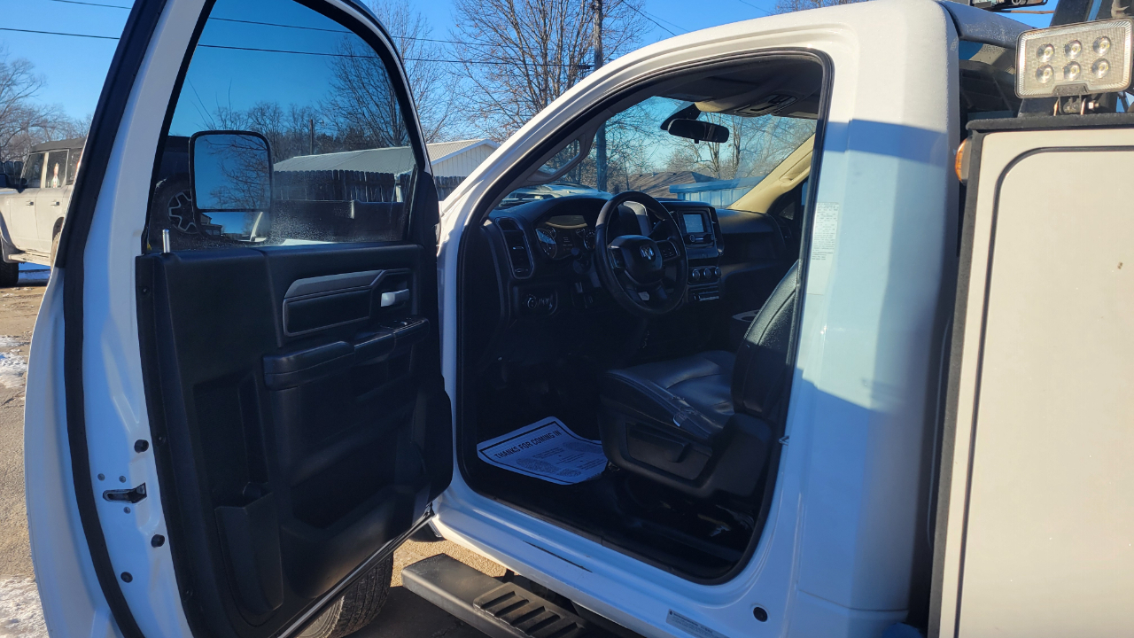 RAM 5500 Chassis Cab Tradesman 4x2 Reg Cab 84" CA 168.5" WB 2019