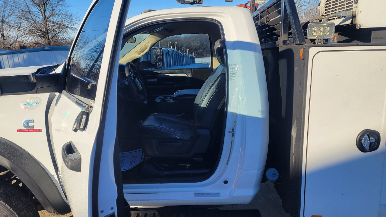 RAM 5500 Chassis Cab Tradesman 4x2 Reg Cab 84" CA 168.5" WB 2019