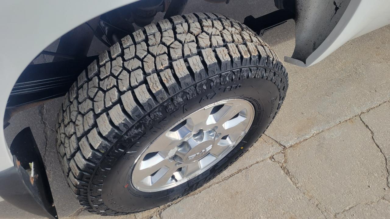 GMC Sierra 2500HD SLE Crew Cab 4WD 2012