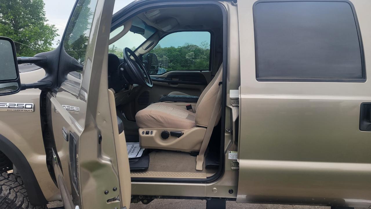 Ford F-250 SD XLT Crew Cab 4WD 2005