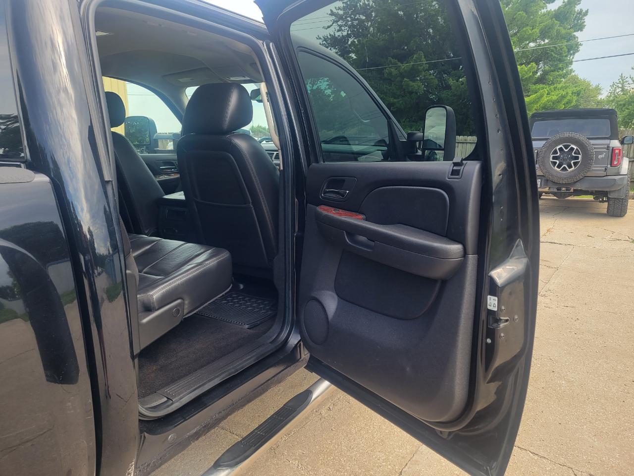 Chevrolet Silverado 1500 LTZ Z71 Crew Cab 4WD 2011