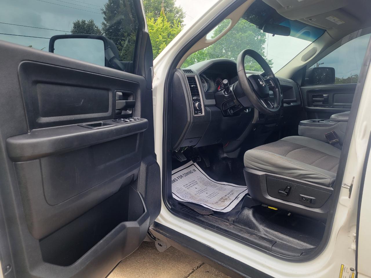 RAM 1500 4WD Crew Cab 140.5" SSV 2014