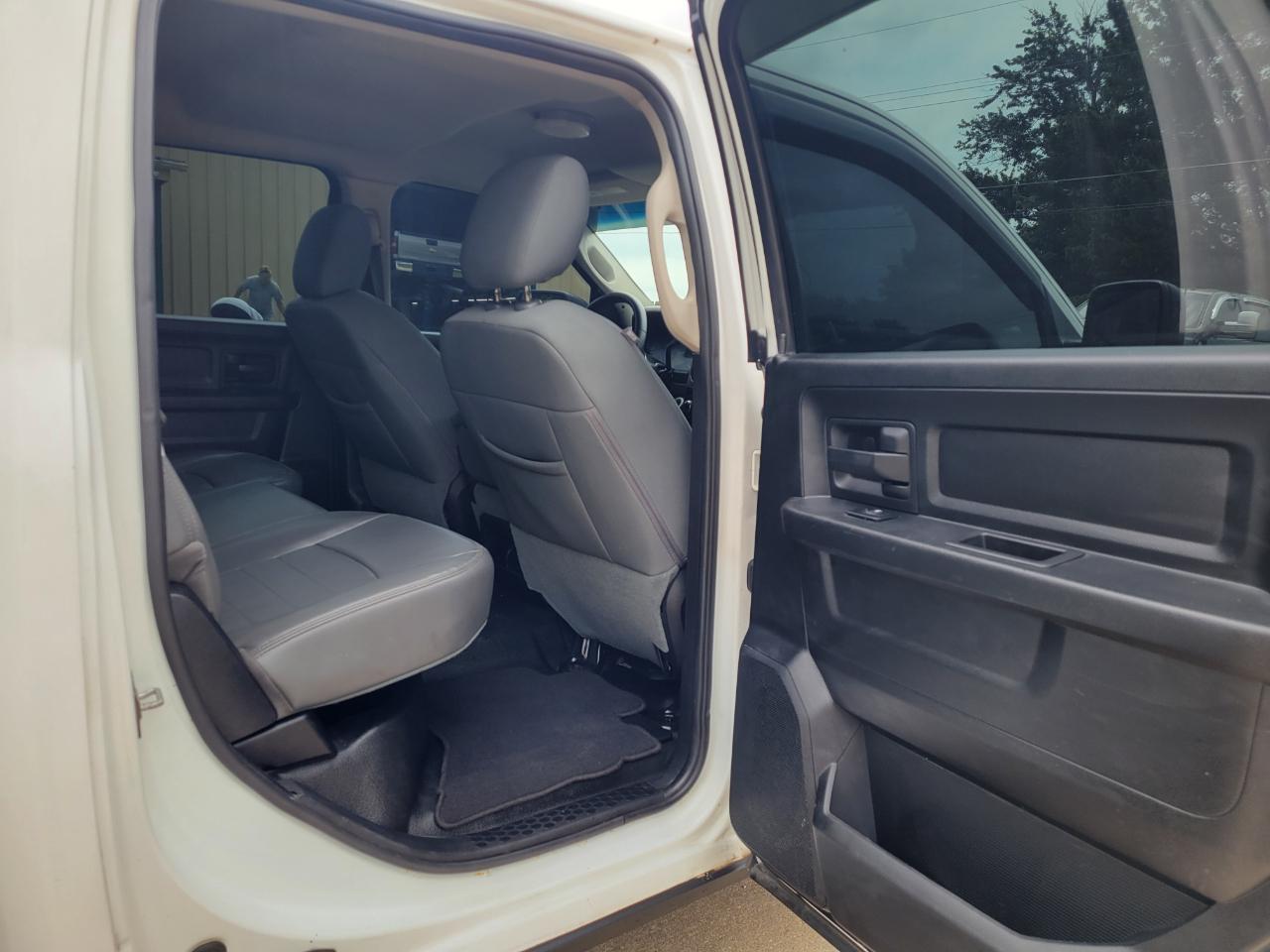RAM 1500 4WD Crew Cab 140.5" SSV 2014