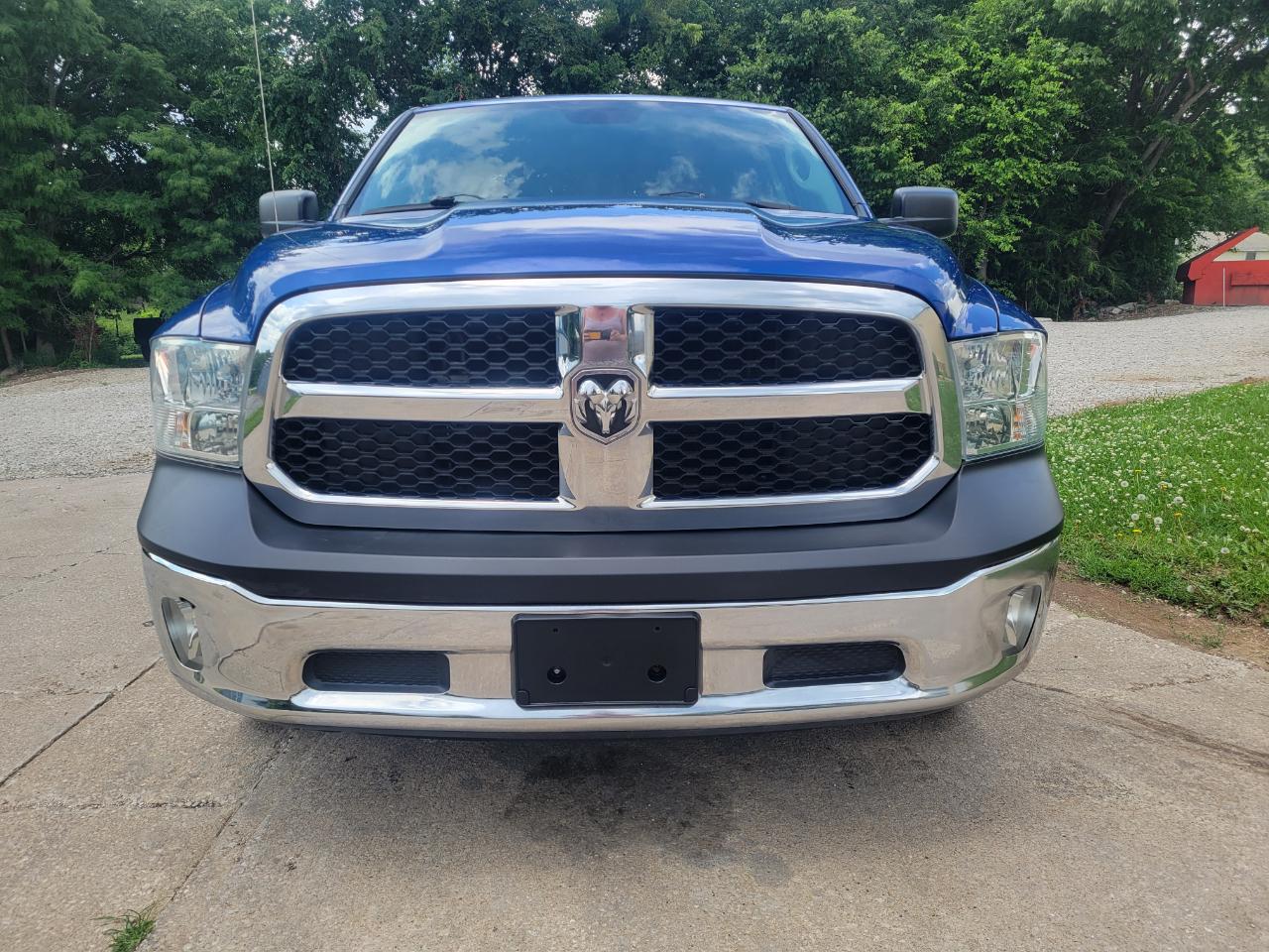RAM 1500 4WD Quad Cab 140.5" ST 2016