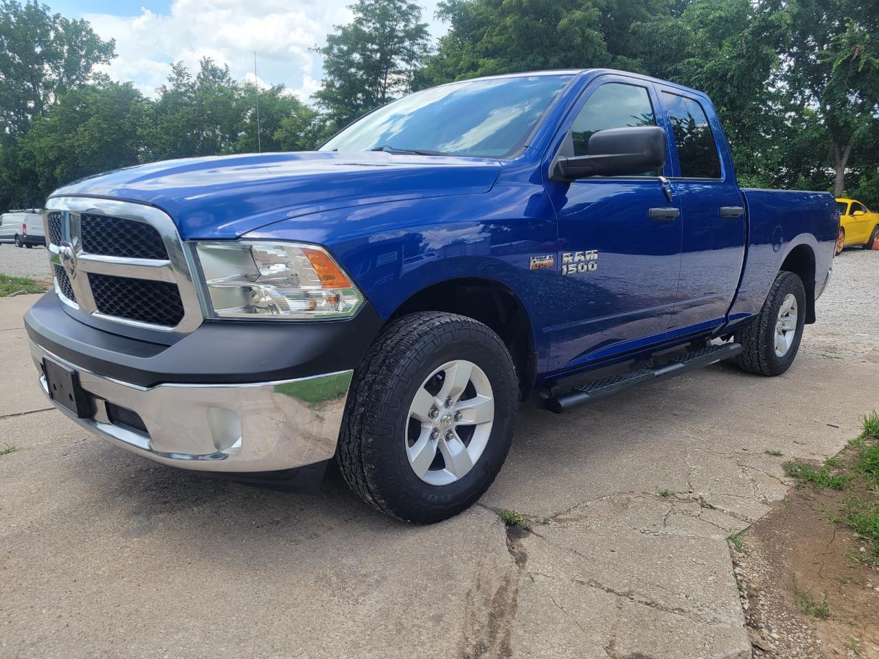 RAM 1500 4WD Quad Cab 140.5" ST 2016