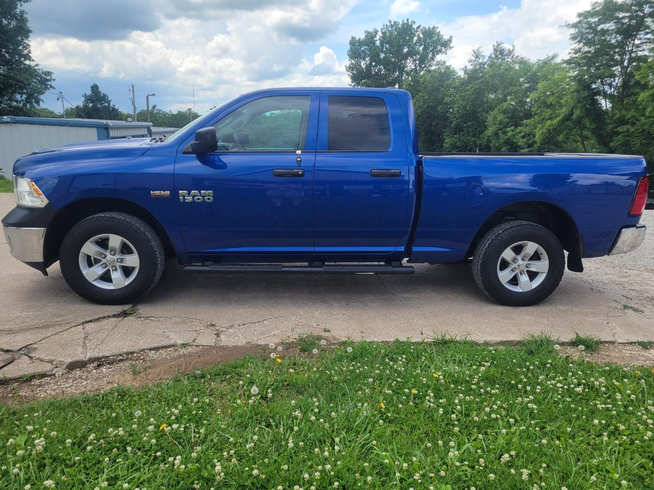 RAM 1500 4WD Quad Cab 140.5" ST 2016