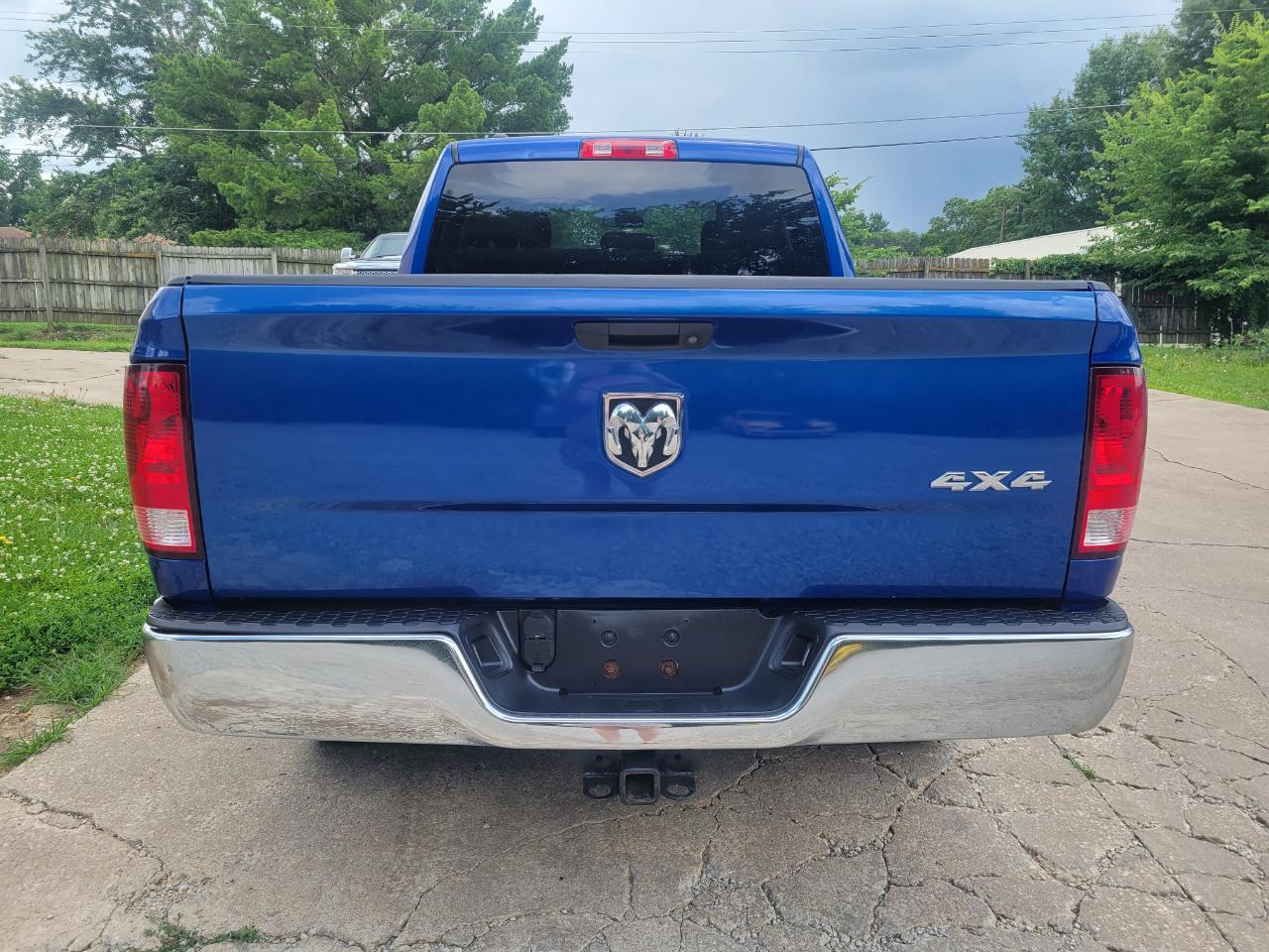 RAM 1500 4WD Quad Cab 140.5" ST 2016