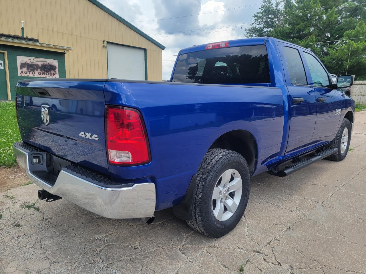 RAM 1500 4WD Quad Cab 140.5" ST 2016