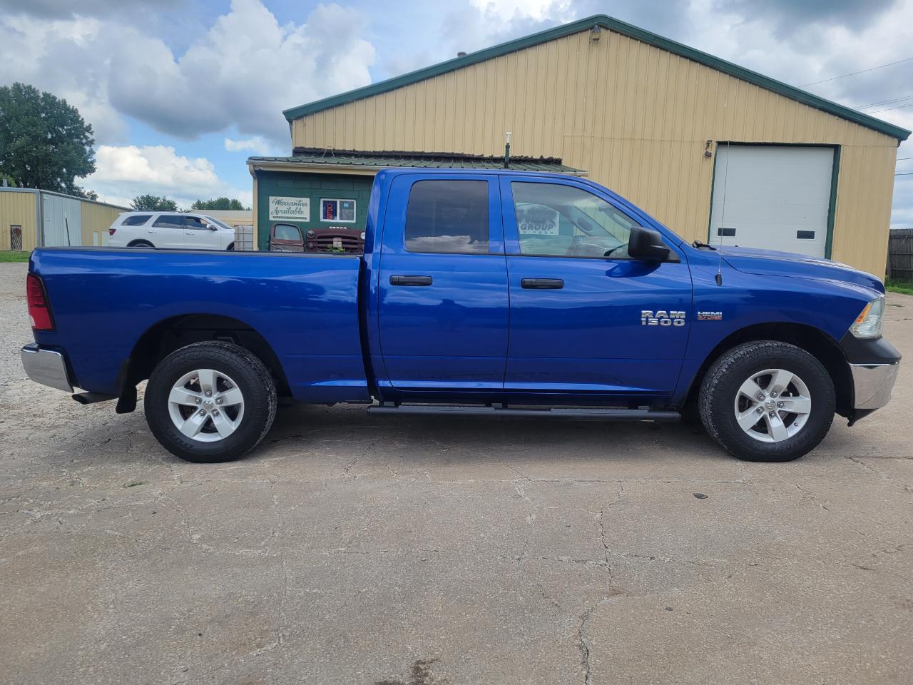 RAM 1500 4WD Quad Cab 140.5" ST 2016