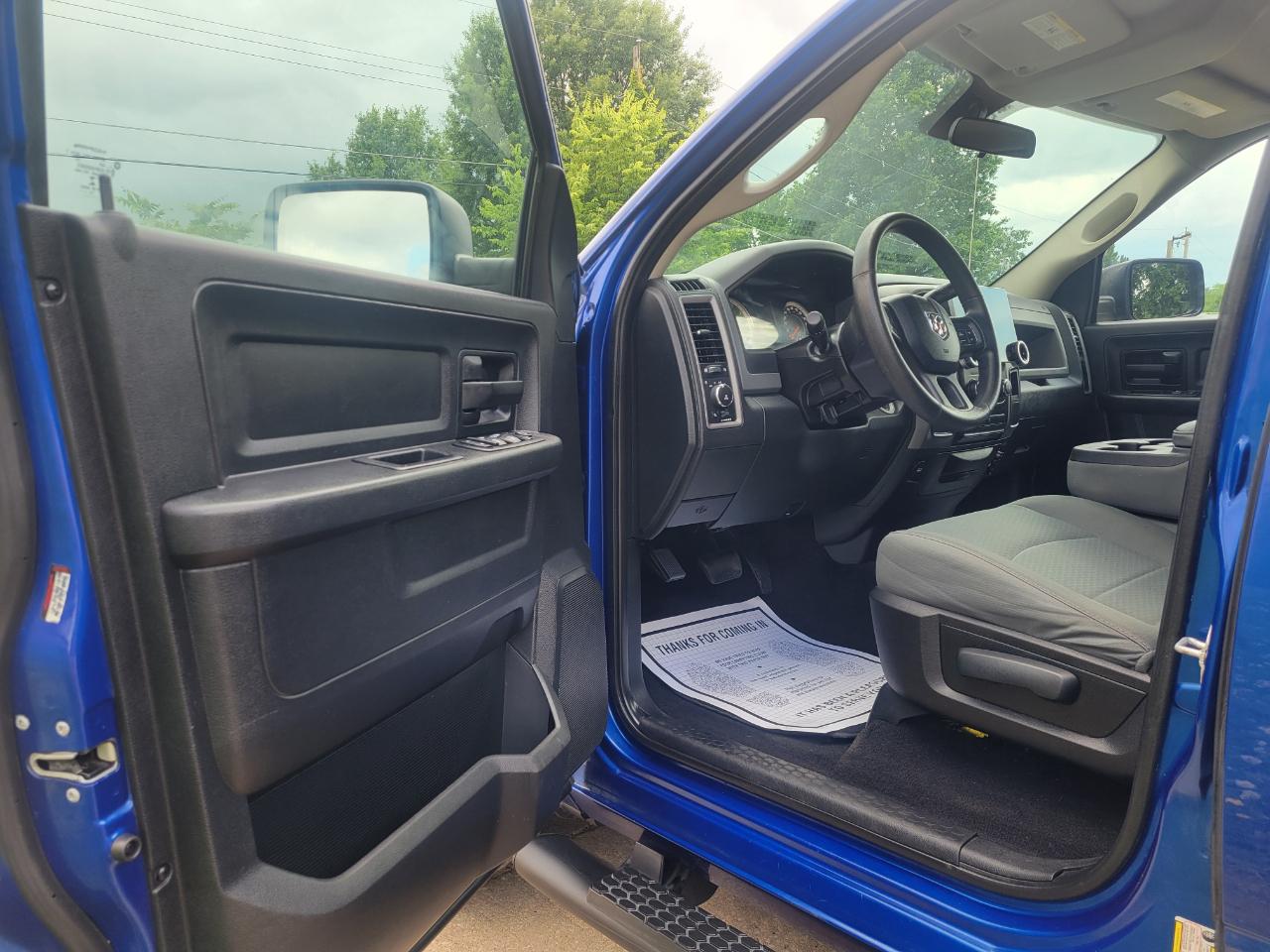 RAM 1500 4WD Quad Cab 140.5" ST 2016