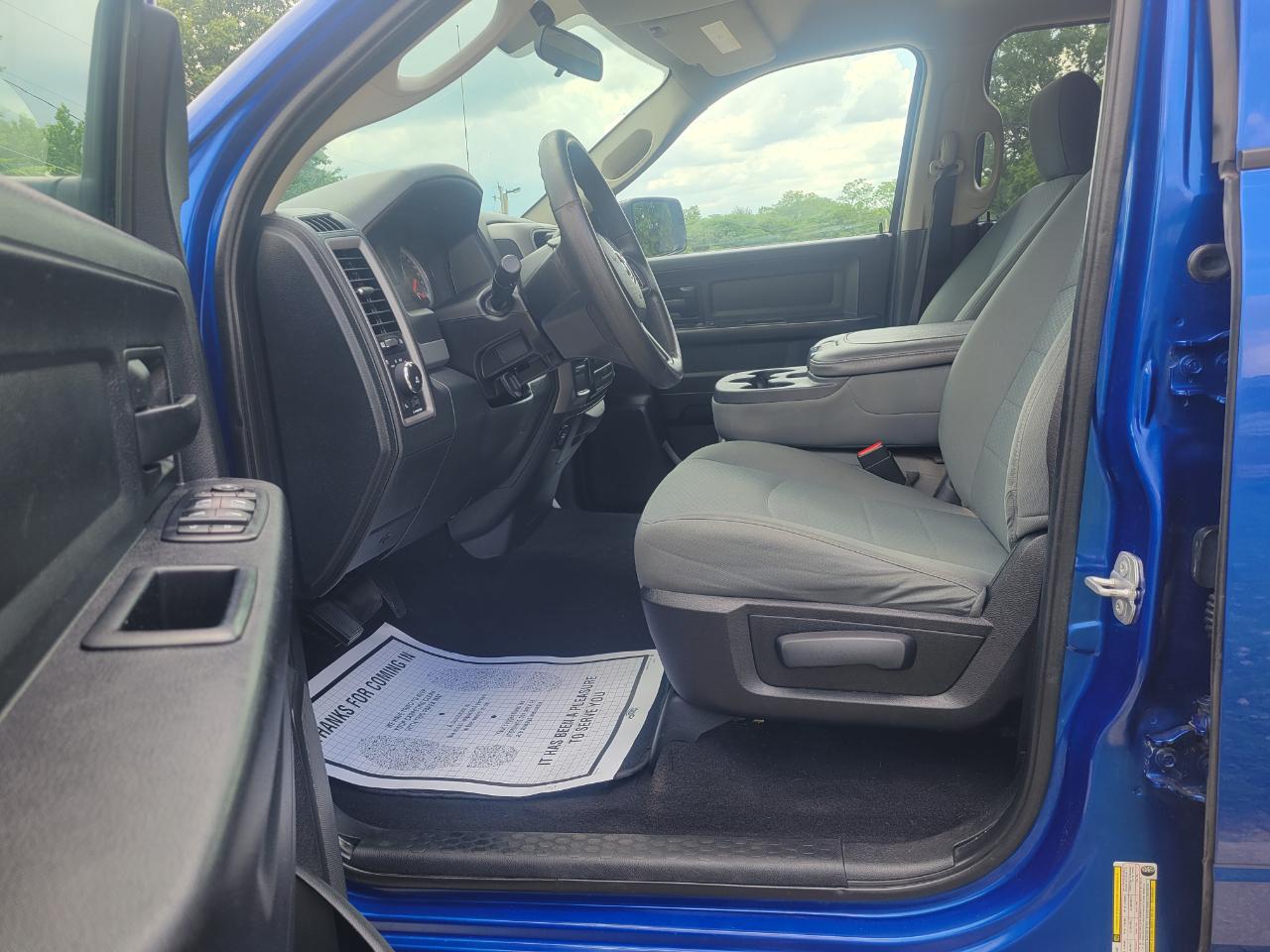 RAM 1500 4WD Quad Cab 140.5" ST 2016