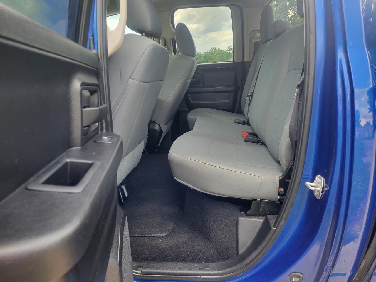 RAM 1500 4WD Quad Cab 140.5" ST 2016
