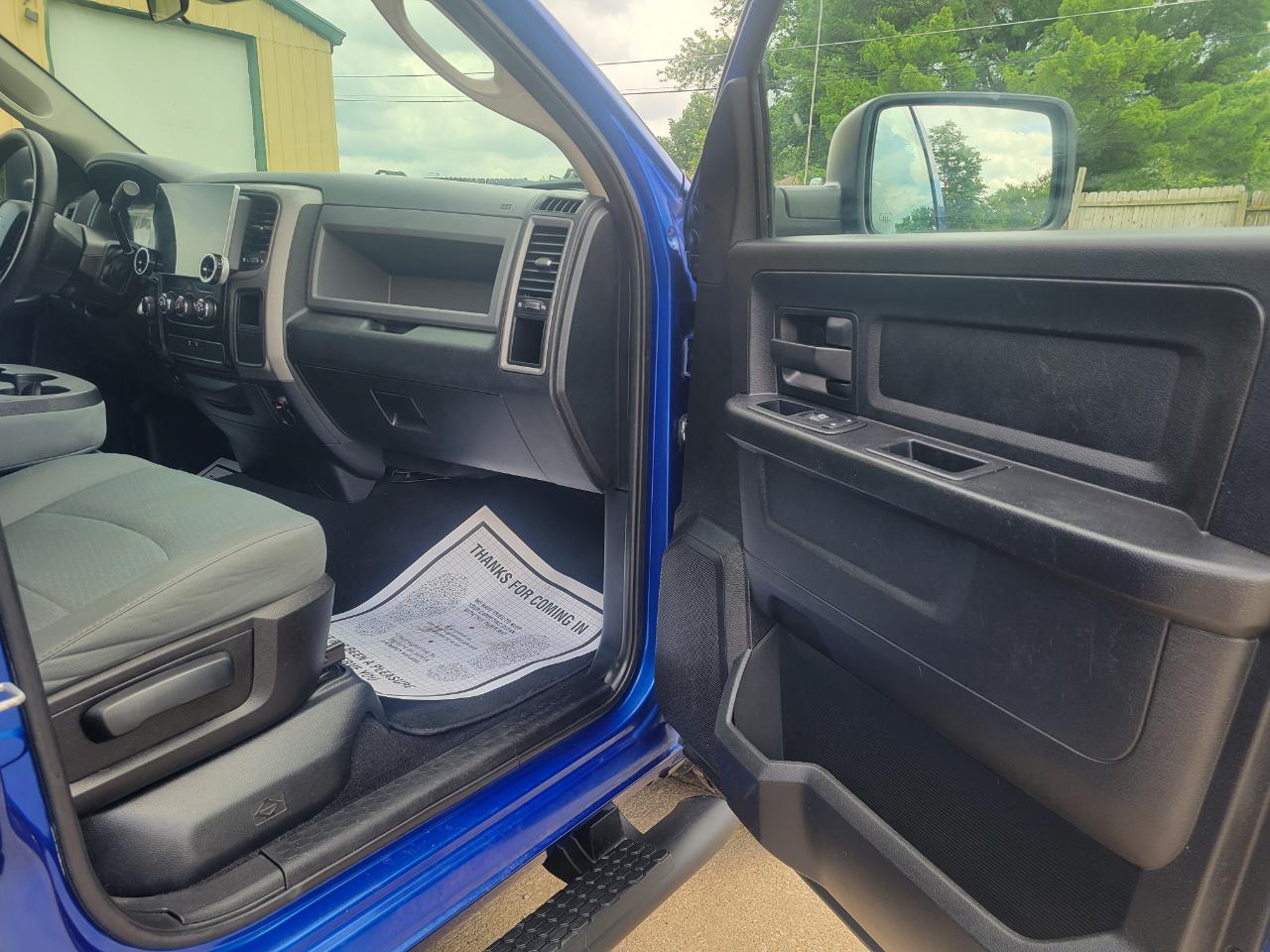RAM 1500 4WD Quad Cab 140.5" ST 2016