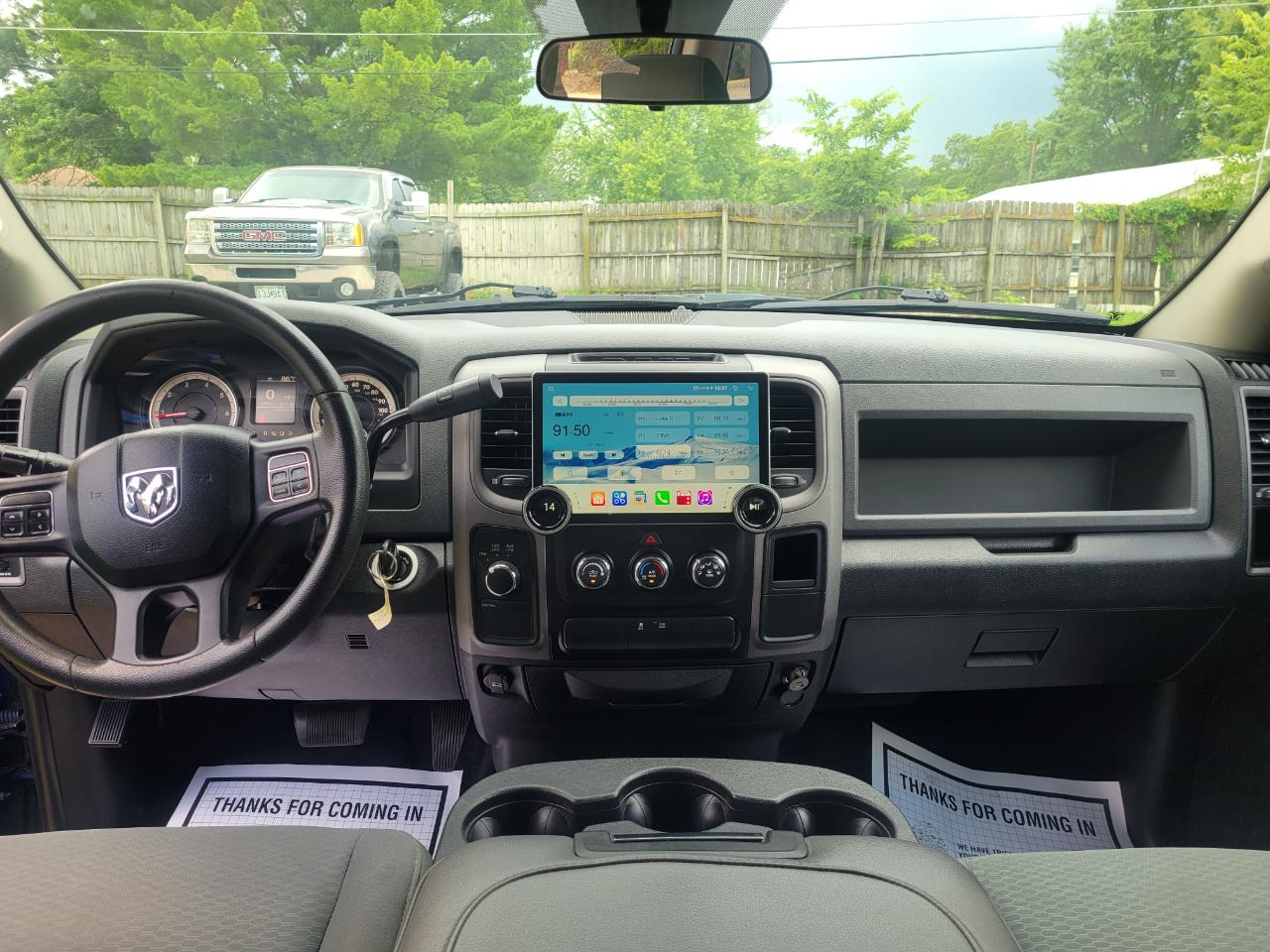 RAM 1500 4WD Quad Cab 140.5" ST 2016