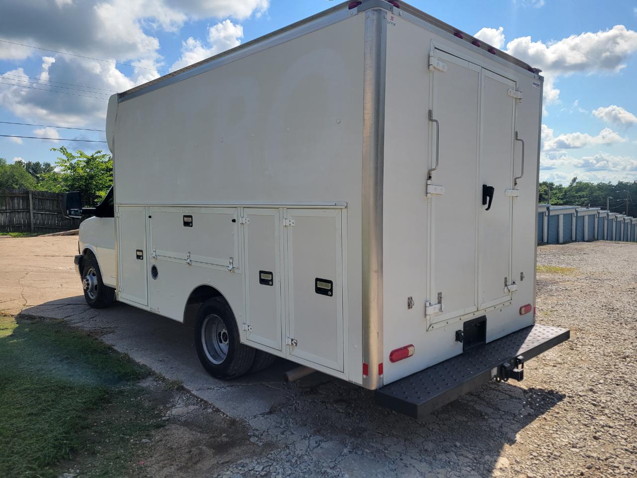 GMC Savana Commercial Cutaway 3500 Van 139" 2017