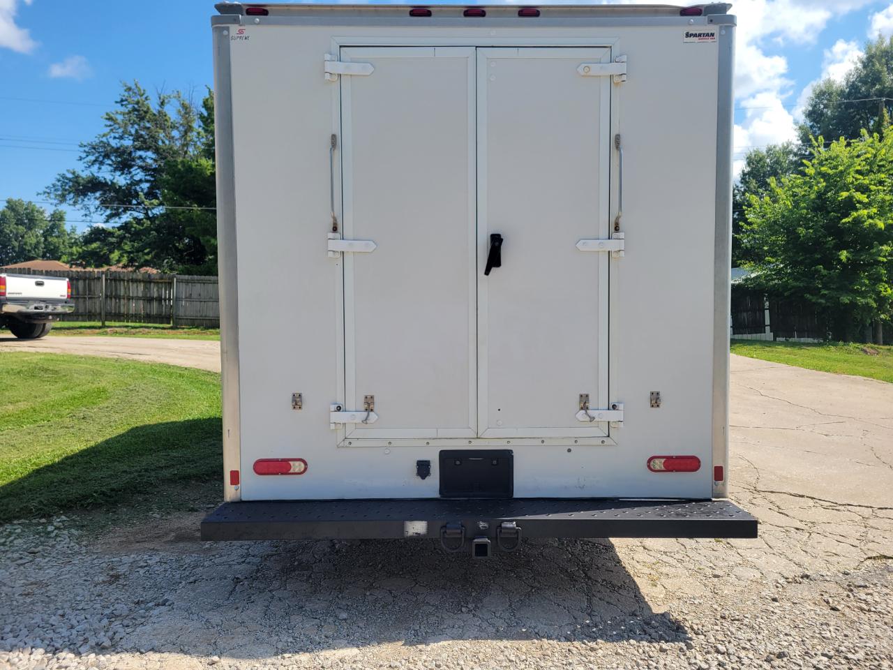 GMC Savana Commercial Cutaway 3500 Van 139" 2017