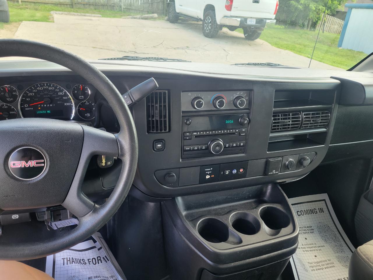 GMC Savana Commercial Cutaway 3500 Van 139" 2017