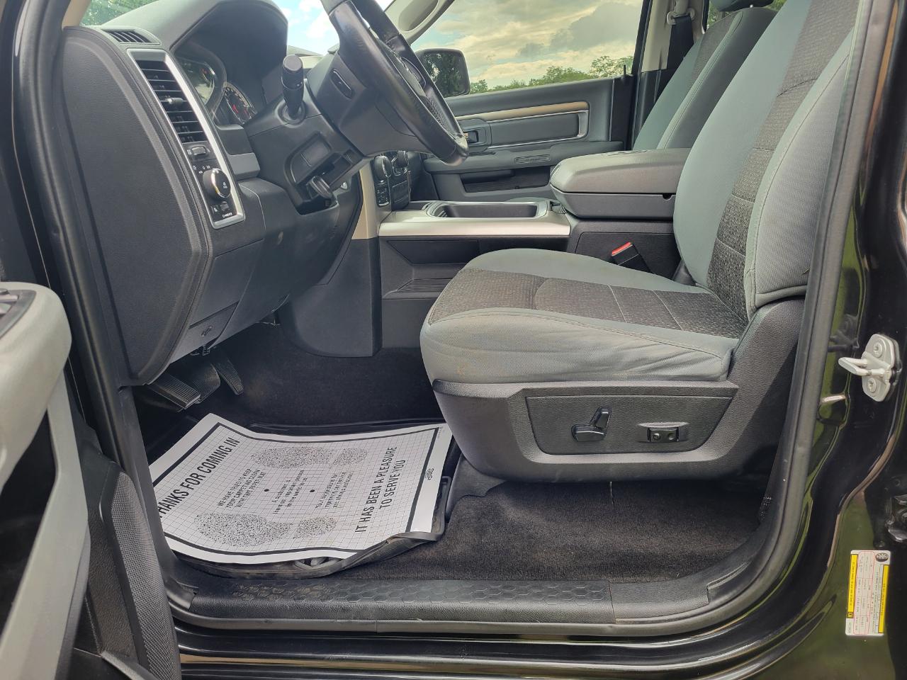 RAM 1500 Big Horn Crew Cab 4WD 2017