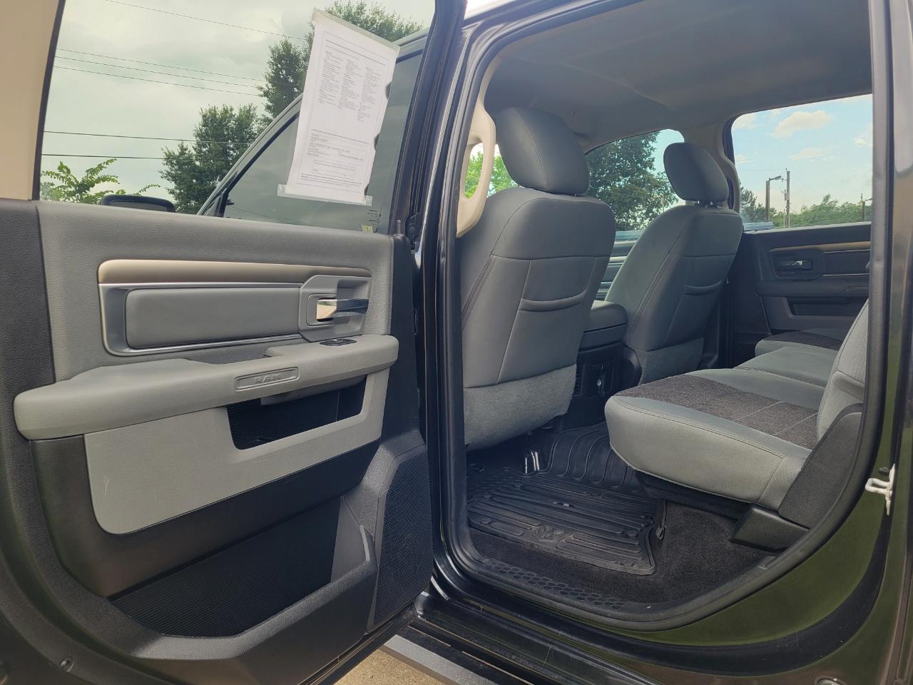 RAM 1500 Big Horn Crew Cab 4WD 2017