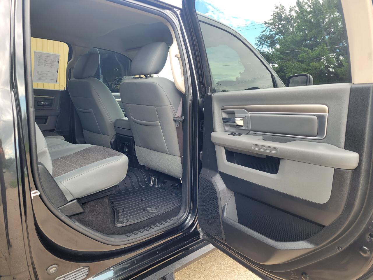 RAM 1500 Big Horn Crew Cab 4WD 2017