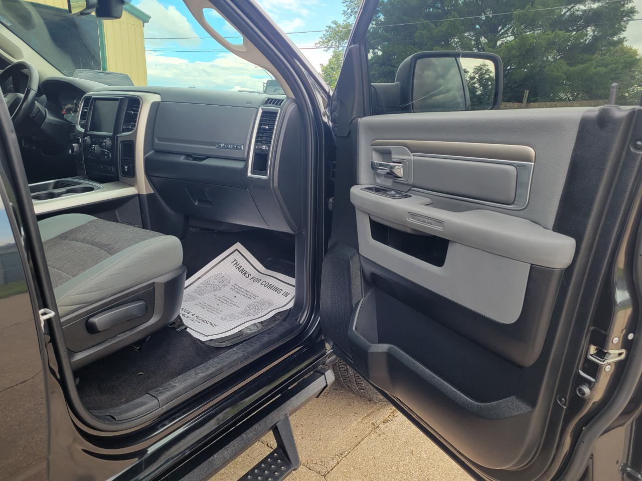 RAM 1500 Big Horn Crew Cab 4WD 2017